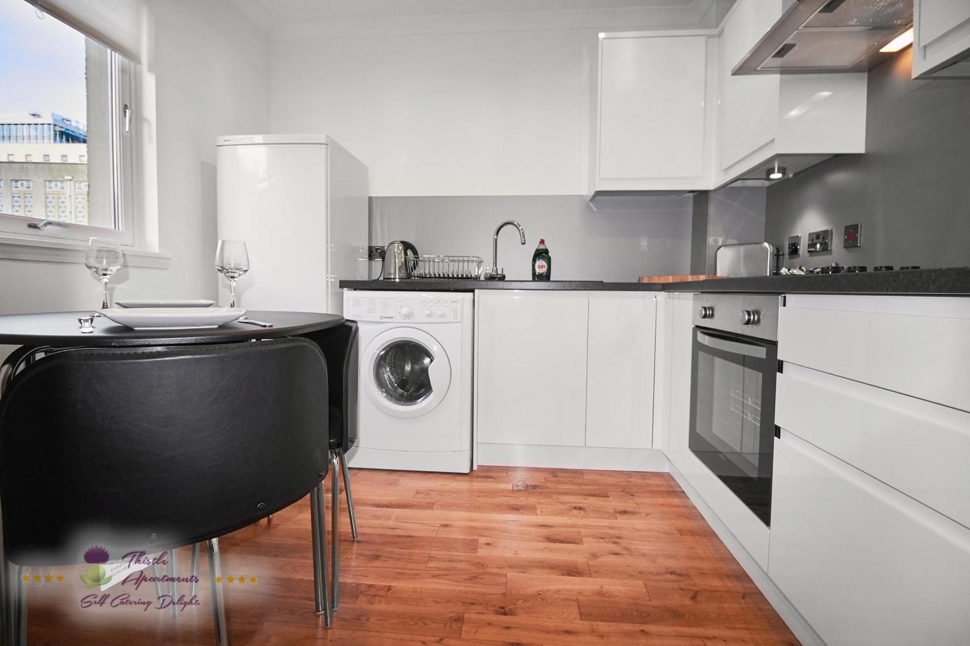 Thistle Apartments-City View Apartment Абърдийн Екстериор снимка